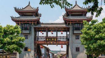 彝人古镇吃瓜视频是什么,探寻彝族风情美食之旅