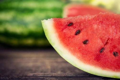 搞笑朋友圈吃瓜视频文案,笑料百出，笑翻你的周末时光