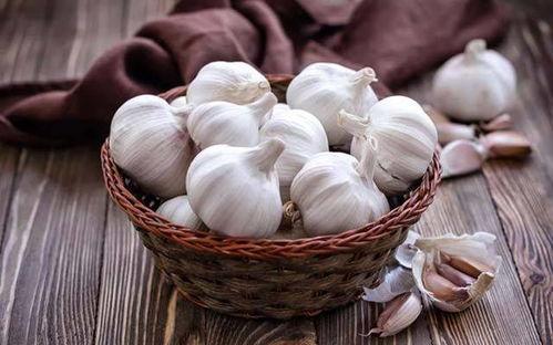 刘大瓜吃大蒜视频播放,视频播放量爆表，网友热议不断